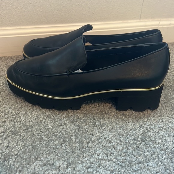 DKNY ‘Alley’ Leather Pointed Toe Loafer Gold Trim - Picture 5 of 9